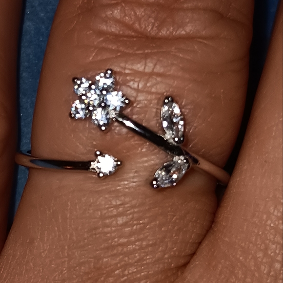 9.25 sterling silver size 8 flower adjustable ring - Picture 5 of 7
